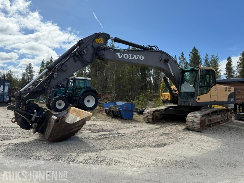 2010 Volvo EC210CL gravemaskin med tiltrotator og 2 skuffer. - Pelle: photos 1 2010 Volvo EC210CL gravemaskin med tiltrotator og 2 skuffer. - Pelle: photos 1