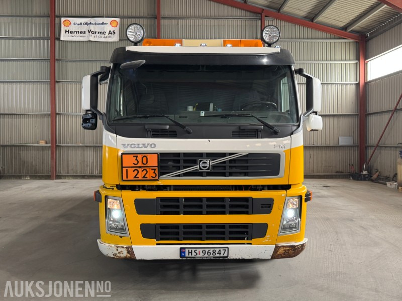 2010 Volvo FM 370 tankbil med 12000 liters tank - Camion citerne: photos 3 2010 Volvo FM 370 tankbil med 12000 liters tank - Camion citerne: photos 3
