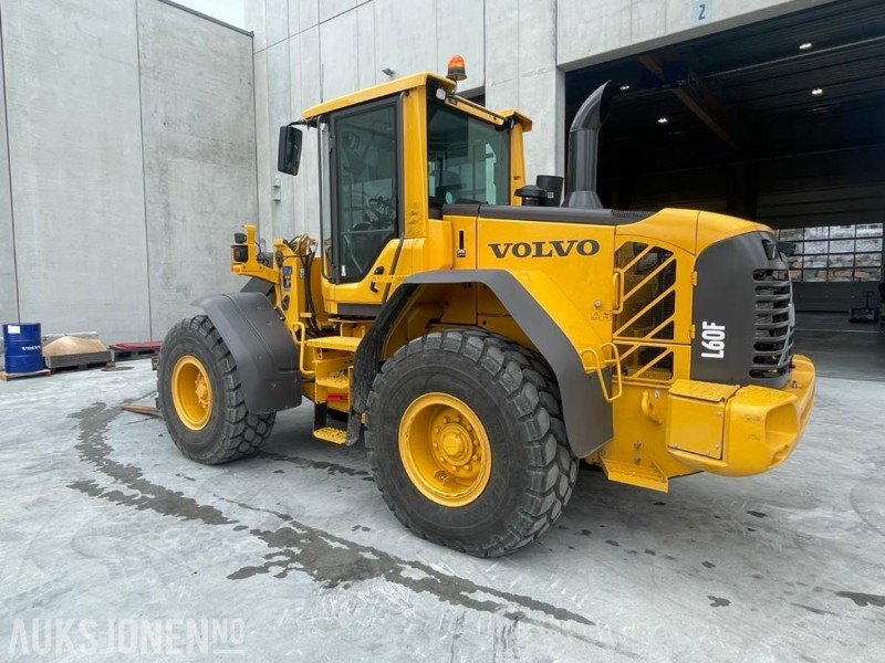 2011 VOLVO L60F HJULLASTER - SPAKSTYRING - NYE DEKK - BBS - 3-4 FUNKSJON - PALLEGAFLER - SKUFFE - KAMERA - MYE PÅKOSTET! - Chargeuse sur pneus: photos 4 2011 VOLVO L60F HJULLASTER - SPAKSTYRING - NYE DEKK - BBS - 3-4 FUNKSJON - PALLEGAFLER - SKUFFE - KAMERA - MYE PÅKOSTET! - Chargeuse sur pneus: photos 4