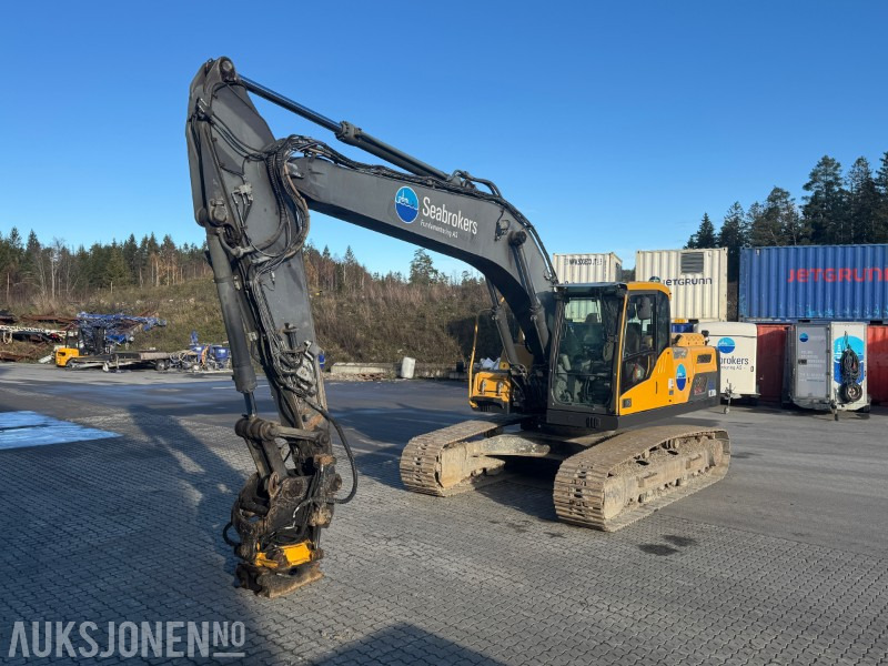 2012 Volvo EC220DL Beltegraver - Gravemaskin - Encon Tiltrotator - Pusseskuffe - Pelle: photos 1 2012 Volvo EC220DL Beltegraver - Gravemaskin - Encon Tiltrotator - Pusseskuffe - Pelle: photos 1