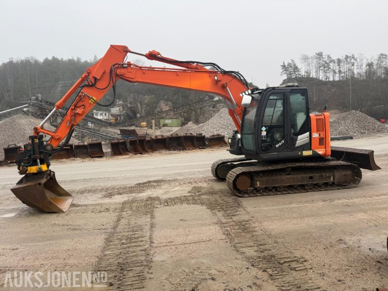 2014 Hitachi Zaxis 135us BELTEGRAVER ENGCON TILTROTATOR SERVICEHISTORIKK SENTRALSMØRING 2 SKUFFER - Pelle: photos 3 2014 Hitachi Zaxis 135us BELTEGRAVER ENGCON TILTROTATOR SERVICEHISTORIKK SENTRALSMØRING 2 SKUFFER - Pelle: photos 3
