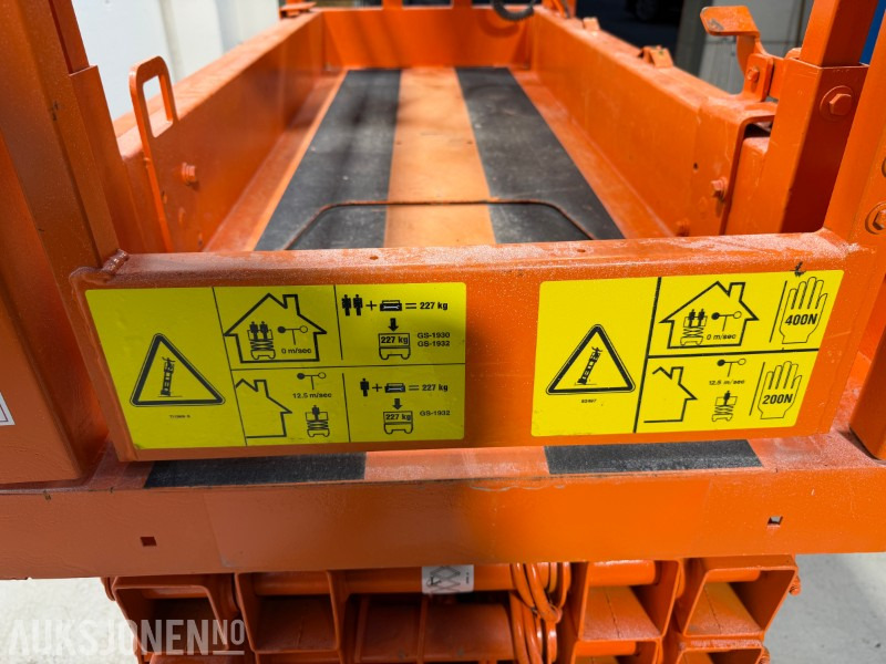 2014 JLG 1930 ES sakselift med arbeidshøyde på 7,8 meter - Nacelle: photos 4 2014 JLG 1930 ES sakselift med arbeidshøyde på 7,8 meter - Nacelle: photos 4