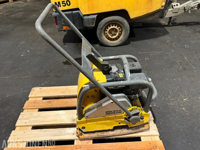 2014 Wacker Neuson vibroplate - Compacteur: photos 5 2014 Wacker Neuson vibroplate - Compacteur: photos 5
