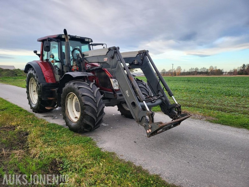 2015 Valtra N163 - Traktor med frontlaster - Tracteur agricole: photos 5 2015 Valtra N163 - Traktor med frontlaster - Tracteur agricole: photos 5