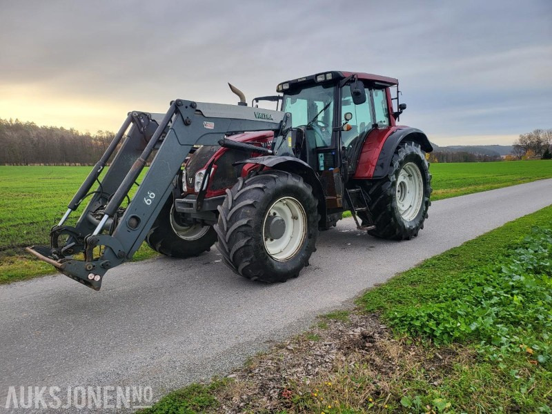2015 Valtra N163 - Traktor med frontlaster - Tracteur agricole: photos 1 2015 Valtra N163 - Traktor med frontlaster - Tracteur agricole: photos 1