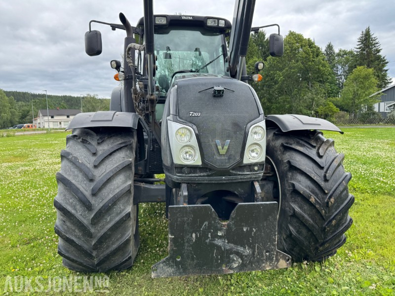 2015 Valtra T203 traktor med laster 50 km/t brøyterigget - Tracteur agricole: photos 5 2015 Valtra T203 traktor med laster 50 km/t brøyterigget - Tracteur agricole: photos 5