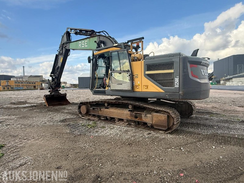 2016 VOLVO EC250EL FULLT UTRUSTET RIVNINGSMASKIN - ROTOTILT - SENTRALSMØRING - 6029 TIMER. - Pelle: photos 5 2016 VOLVO EC250EL FULLT UTRUSTET RIVNINGSMASKIN - ROTOTILT - SENTRALSMØRING - 6029 TIMER. - Pelle: photos 5