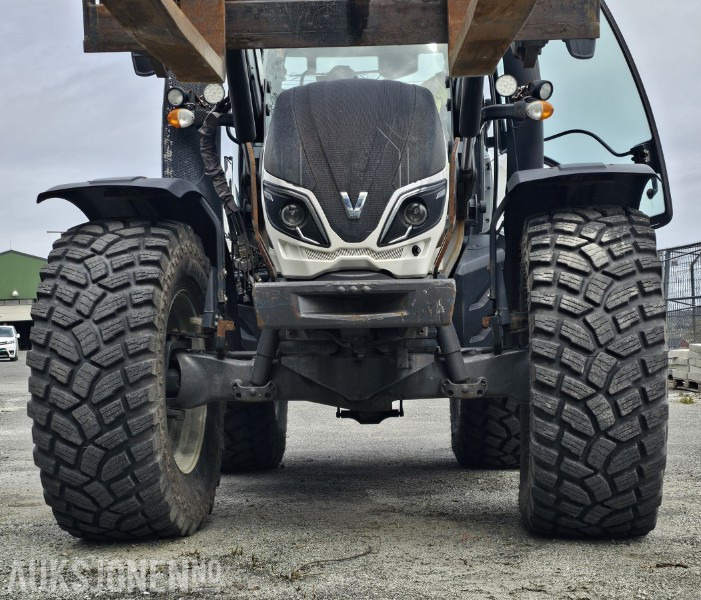 2016 Valtra T144D - Direct - Laster - Luft - 50 km/t - 3 -Medfølger skuffe - Tracteur agricole: photos 5 2016 Valtra T144D - Direct - Laster - Luft - 50 km/t - 3 -Medfølger skuffe - Tracteur agricole: photos 5