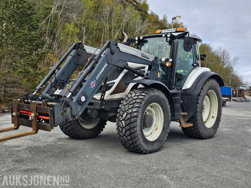 2016 Valtra T144D - Direct - Laster - Luft - 50 km/t - 3 -Medfølger skuffe - Tracteur agricole: photos 2 2016 Valtra T144D - Direct - Laster - Luft - 50 km/t - 3 -Medfølger skuffe - Tracteur agricole: photos 2