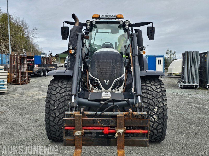 2016 Valtra T144D - Direct - Laster - Luft - 50 km/t - 3 -Medfølger skuffe - Tracteur agricole: photos 4 2016 Valtra T144D - Direct - Laster - Luft - 50 km/t - 3 -Medfølger skuffe - Tracteur agricole: photos 4