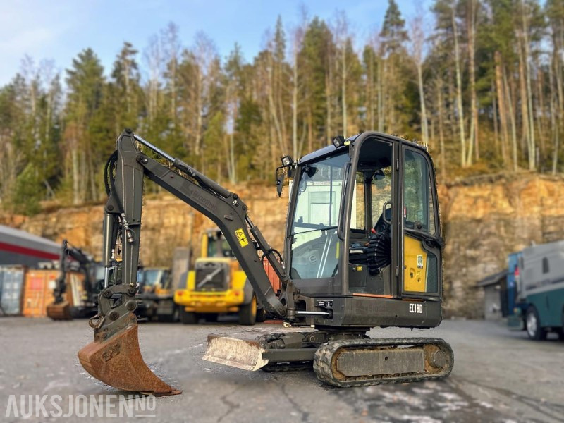2017 VOLVO EC18D MINIGRAVER 1790 KG SMP GRAVESKUFFE 2358 TIMER - Mini pelle: photos 1 2017 VOLVO EC18D MINIGRAVER 1790 KG SMP GRAVESKUFFE 2358 TIMER - Mini pelle: photos 1