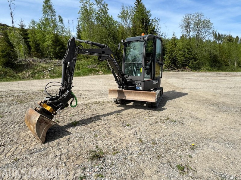 2017 Volvo ECR25D m/Engcon tiltrotator, SE-klype, 3 skuffer, vibroplate, 891 timer, Minigraver - Mini pelle: photos 2 2017 Volvo ECR25D m/Engcon tiltrotator, SE-klype, 3 skuffer, vibroplate, 891 timer, Minigraver - Mini pelle: photos 2