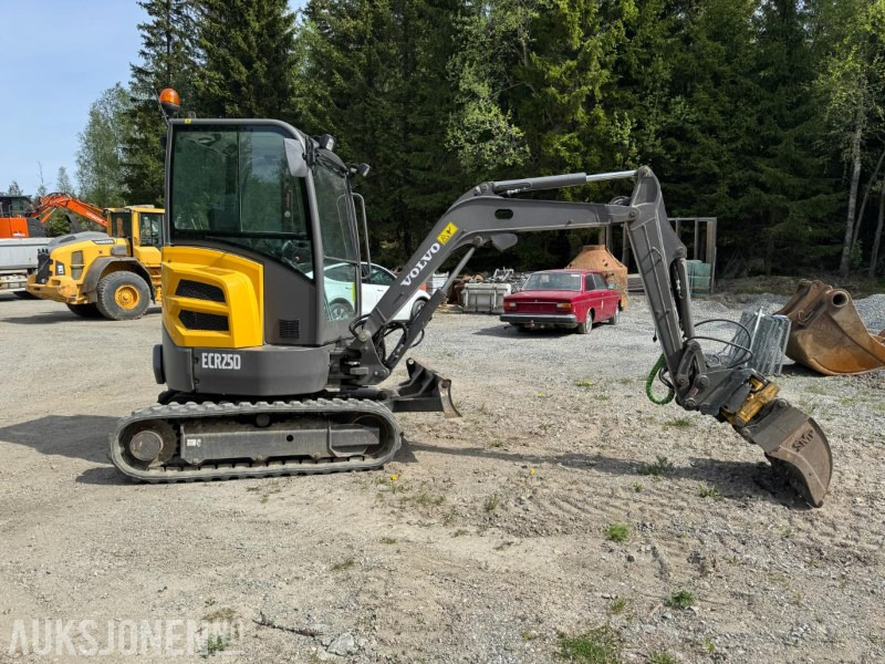 2017 Volvo ECR25D m/Engcon tiltrotator, SE-klype, 3 skuffer, vibroplate, 891 timer, Minigraver - Mini pelle: photos 4 2017 Volvo ECR25D m/Engcon tiltrotator, SE-klype, 3 skuffer, vibroplate, 891 timer, Minigraver - Mini pelle: photos 4