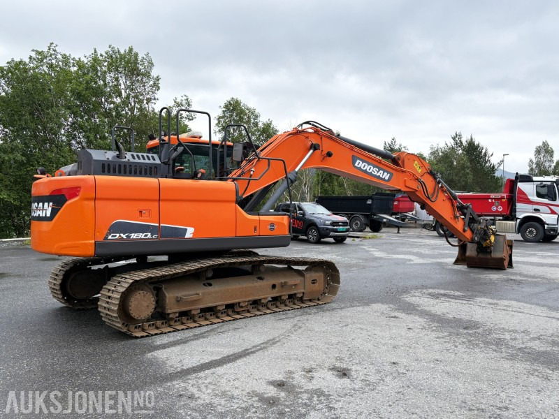 2018 Doosan DX180LC-5 - 6 381 timer - tiltrotator - 2 skuffer - sertifisert - Pelle: photos 3 2018 Doosan DX180LC-5 - 6 381 timer - tiltrotator - 2 skuffer - sertifisert - Pelle: photos 3
