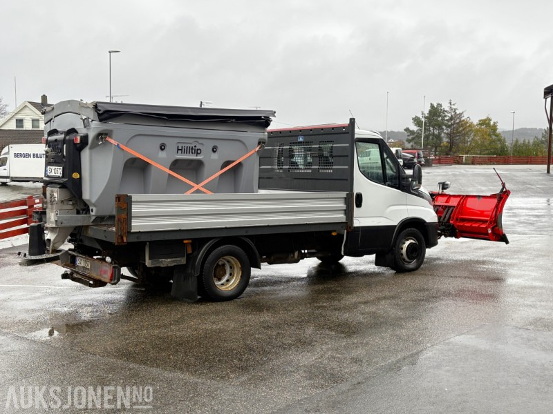 2019 Iveco Daily planbil m/ Hilltip IceStriker og Western Wide-Out brøyteplog - EU godkjent til 04.11.2026 - Camion plateau: photos 3 2019 Iveco Daily planbil m/ Hilltip IceStriker og Western Wide-Out brøyteplog - EU godkjent til 04.11.2026 - Camion plateau: photos 3