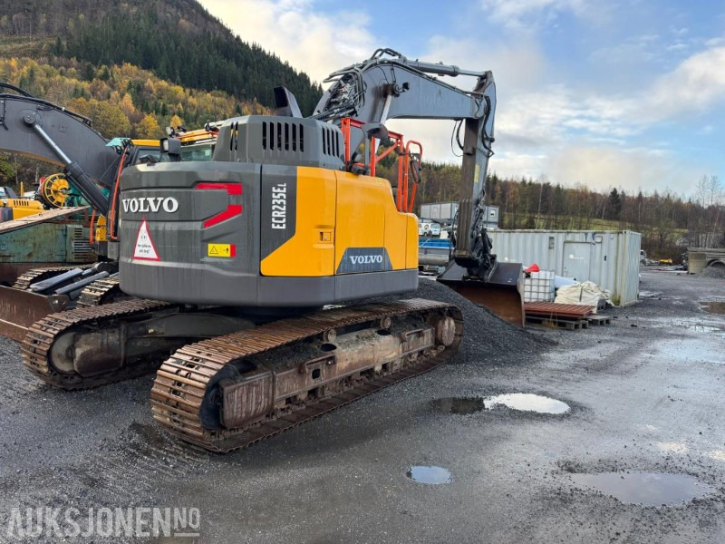 2020 Volvo ECR 235EL Gravemaskin - S70 feste - Pusskuffe - Sentralsmøring - bunkringspumpe - Tiltrotator - Pusskuffe - Sertifisert - Pelle: photos 2 2020 Volvo ECR 235EL Gravemaskin - S70 feste - Pusskuffe - Sentralsmøring - bunkringspumpe - Tiltrotator - Pusskuffe - Sertifisert - Pelle: photos 2