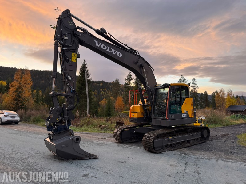 2022 Volvo ECR235EL gravemaskin – kun 15,8 timer – SMP tiltrotator, pusseskuffe og graveskuffe - Pelle: photos 1 2022 Volvo ECR235EL gravemaskin – kun 15,8 timer – SMP tiltrotator, pusseskuffe og graveskuffe - Pelle: photos 1