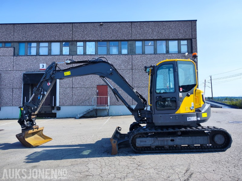 2022 Volvo ECR88D PRO – Kompakt 8-tonns gravemaskin med tiltrotator, klype og 3 skuffer - Pelle: photos 1 2022 Volvo ECR88D PRO – Kompakt 8-tonns gravemaskin med tiltrotator, klype og 3 skuffer - Pelle: photos 1