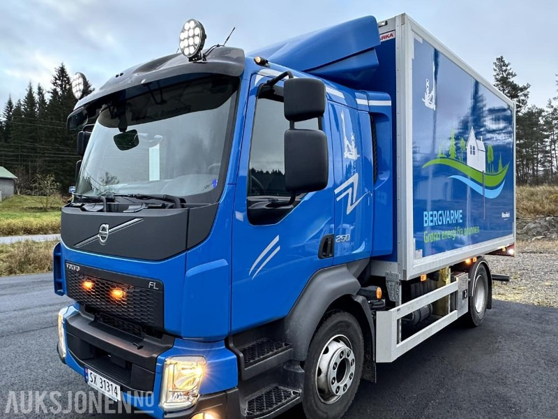 2023 Volvo FL 250 4X2 Euro6T Skapbil - ny ZEPRO lift, nylig fullservice, lav km - kun 8517km - Camion fourgon: photos 1 2023 Volvo FL 250 4X2 Euro6T Skapbil - ny ZEPRO lift, nylig fullservice, lav km - kun 8517km - Camion fourgon: photos 1