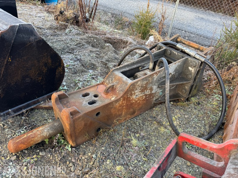 2008 Daemo DMB180 pigghammer med kombi S60 og S70 feste. - Accessoire pour Engins de chantier: photos 1 2008 Daemo DMB180 pigghammer med kombi S60 og S70 feste. - Accessoire pour Engins de chantier: photos 1