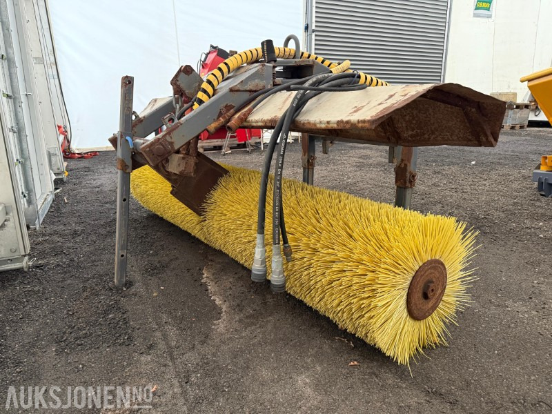 2009 Vilakone kost, Trime-feste, stått på en Wille - Accessoire pour Engins de chantier: photos 4 2009 Vilakone kost, Trime-feste, stått på en Wille - Accessoire pour Engins de chantier: photos 4