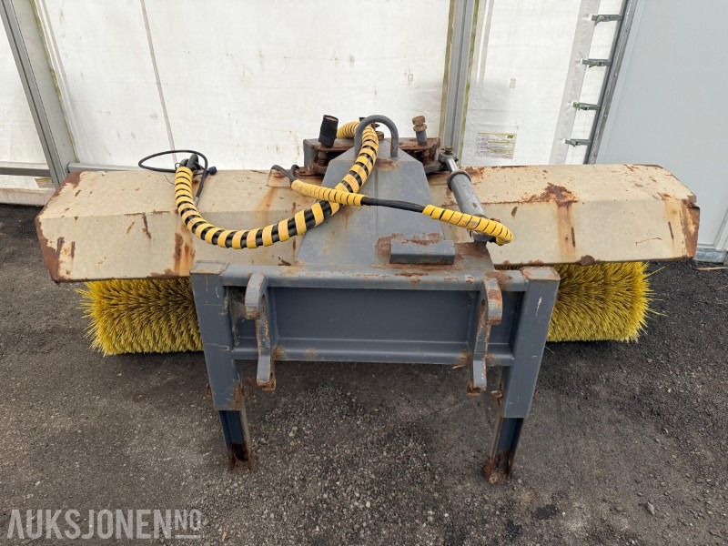 2009 Vilakone kost, Trime-feste, stått på en Wille - Accessoire pour Engins de chantier: photos 2 2009 Vilakone kost, Trime-feste, stått på en Wille - Accessoire pour Engins de chantier: photos 2