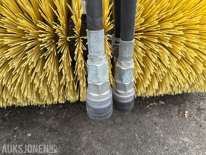 2009 Vilakone kost, Trime-feste, stått på en Wille - Accessoire pour Engins de chantier: photos 5 2009 Vilakone kost, Trime-feste, stått på en Wille - Accessoire pour Engins de chantier: photos 5