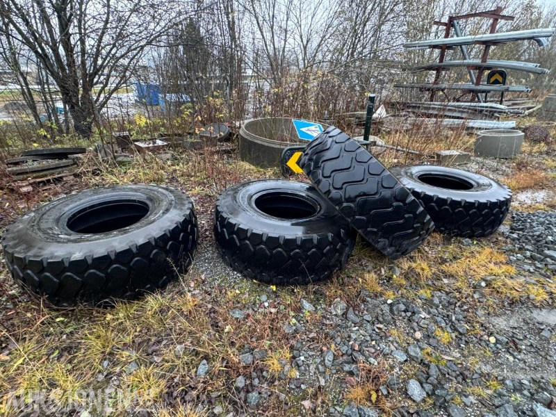 4 stk brukte Hjullaster dekk - Stått på Komatsu WA250 - Michelin 20.5R25 - Accessoire pour Engins de chantier: photos 1 4 stk brukte Hjullaster dekk - Stått på Komatsu WA250 - Michelin 20.5R25 - Accessoire pour Engins de chantier: photos 1