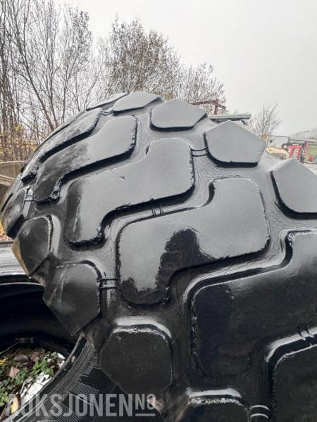 4 stk brukte Hjullaster dekk - Stått på Komatsu WA250 - Michelin 20.5R25 - Accessoire pour Engins de chantier: photos 3 4 stk brukte Hjullaster dekk - Stått på Komatsu WA250 - Michelin 20.5R25 - Accessoire pour Engins de chantier: photos 3