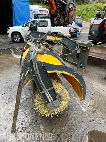 Stark 300 feiekost til hjullaster med stort og lite bm feste - Accessoire pour Engins de chantier: photos 3 Stark 300 feiekost til hjullaster med stort og lite bm feste - Accessoire pour Engins de chantier: photos 3
