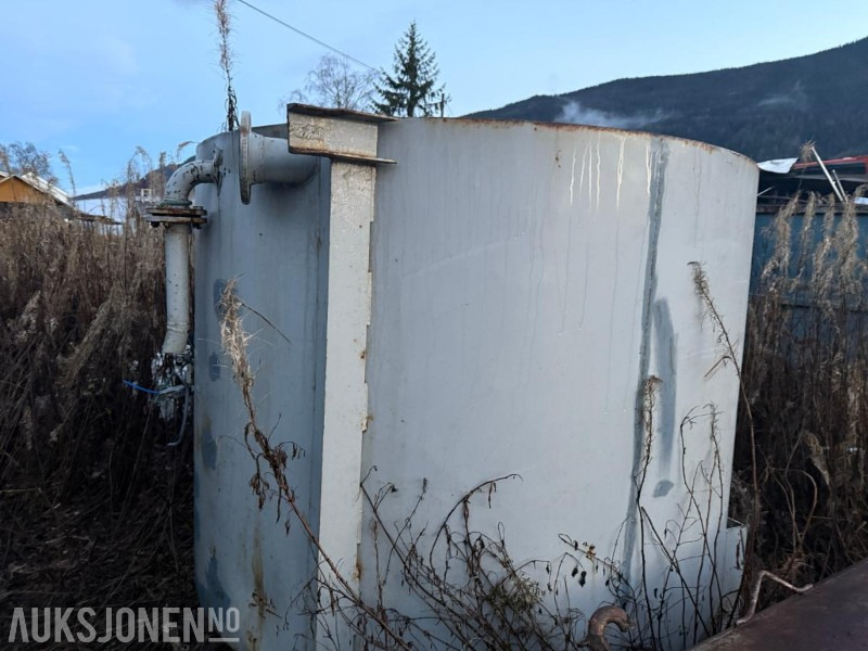 Tank med volum 4,5m3 - Accessoire pour Engins de chantier: photos 1 Tank med volum 4,5m3 - Accessoire pour Engins de chantier: photos 1