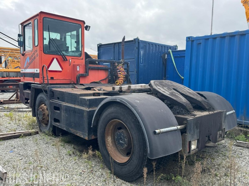 BOLLNAS 304T terminaltraktor / Rep.objekt - Matériel de chantier: photos 2 BOLLNAS 304T terminaltraktor / Rep.objekt - Matériel de chantier: photos 2