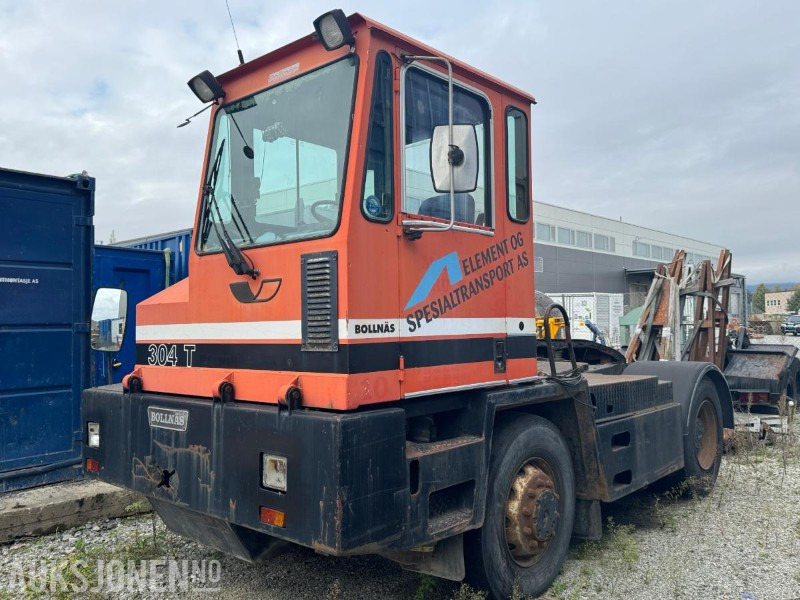 BOLLNAS 304T terminaltraktor / Rep.objekt - Matériel de chantier: photos 1 BOLLNAS 304T terminaltraktor / Rep.objekt - Matériel de chantier: photos 1