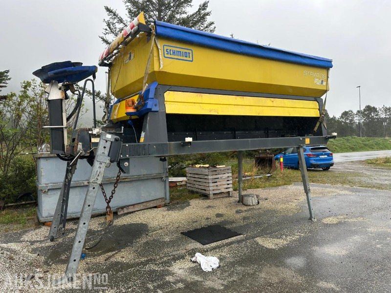 2015 Schmidt Stratos B90 sand/salt spreder lastebilmontert - 9 m3 kapasitet - Camion: photos 5 2015 Schmidt Stratos B90 sand/salt spreder lastebilmontert - 9 m3 kapasitet - Camion: photos 5