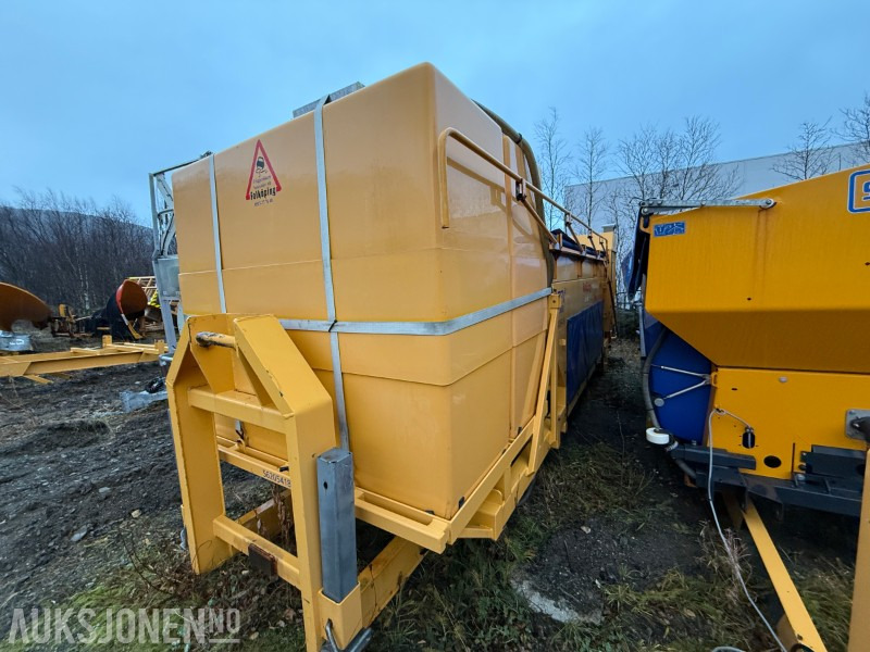 2016 Falköping C7 LTFV2 fastsandspreder - Camion: photos 2 2016 Falköping C7 LTFV2 fastsandspreder - Camion: photos 2