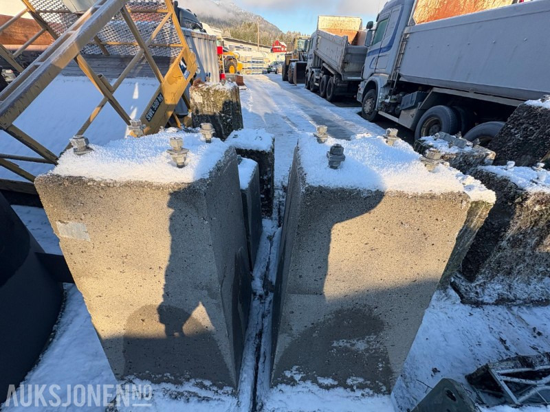 Lattix sikkerhetsmaster 2 stk med 2 stk betongsokler - Matériel de chantier: photos 4 Lattix sikkerhetsmaster 2 stk med 2 stk betongsokler - Matériel de chantier: photos 4