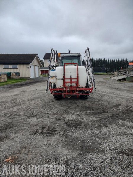 1900 YLØ Eho kone sprøyte med elektrisk betjening - Machine agricole: photos 4 1900 YLØ Eho kone sprøyte med elektrisk betjening - Machine agricole: photos 4