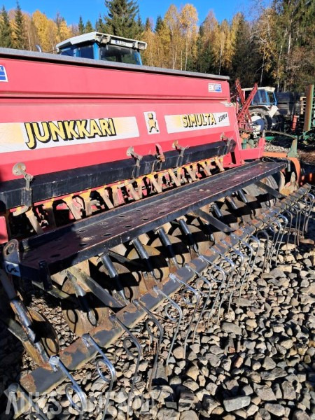 1997 Junkkeri Simulta såmaskin 2500 slep - Machine agricole: photos 4 1997 Junkkeri Simulta såmaskin 2500 slep - Machine agricole: photos 4
