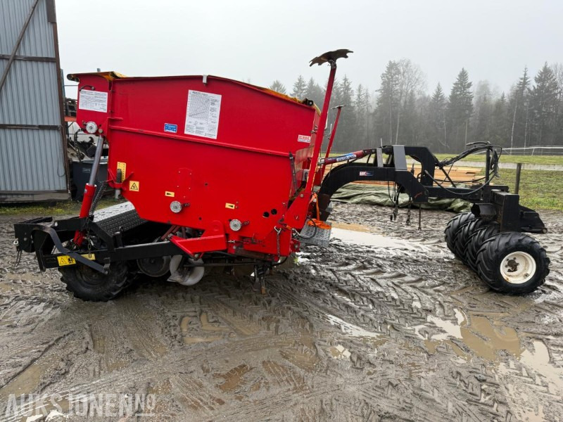 2001 Junkkari Simulta 3000ST Såmaskin - Machine agricole: photos 4 2001 Junkkari Simulta 3000ST Såmaskin - Machine agricole: photos 4