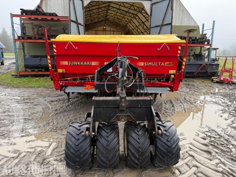 2001 Junkkari Simulta 3000ST Såmaskin - Machine agricole: photos 2 2001 Junkkari Simulta 3000ST Såmaskin - Machine agricole: photos 2
