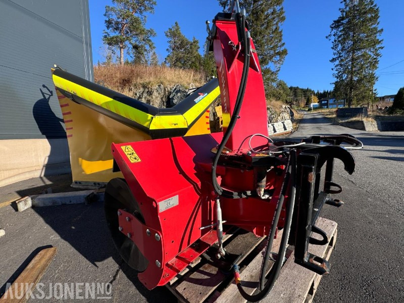 2017 Tokvam F 150 H - To trinns hydraulisk drevet snøfres - Frontmontert - SMS/trima feste - lite brukt - Machine agricole: photos 3 2017 Tokvam F 150 H - To trinns hydraulisk drevet snøfres - Frontmontert - SMS/trima feste - lite brukt - Machine agricole: photos 3