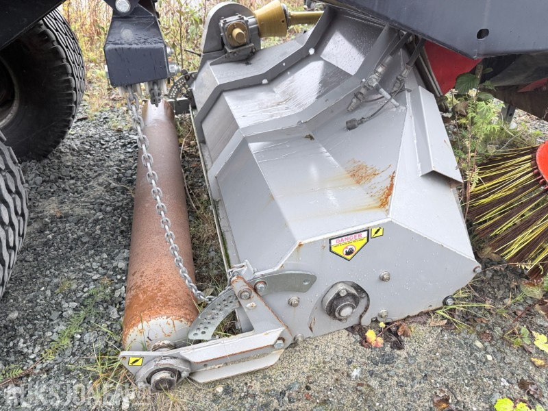 2017 Trilo S4 Vacuum Sweeper med ekstrautstyr - Machine agricole: photos 4 2017 Trilo S4 Vacuum Sweeper med ekstrautstyr - Machine agricole: photos 4