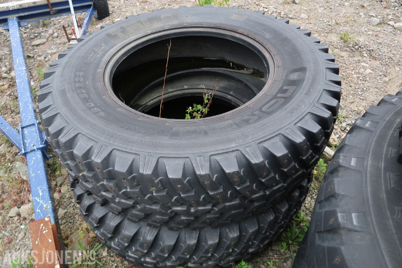 Nokian Tri-2 Piggdekk 480/80 R34 og hjulsett til Valtra - Machine agricole: photos 4 Nokian Tri-2 Piggdekk 480/80 R34 og hjulsett til Valtra - Machine agricole: photos 4