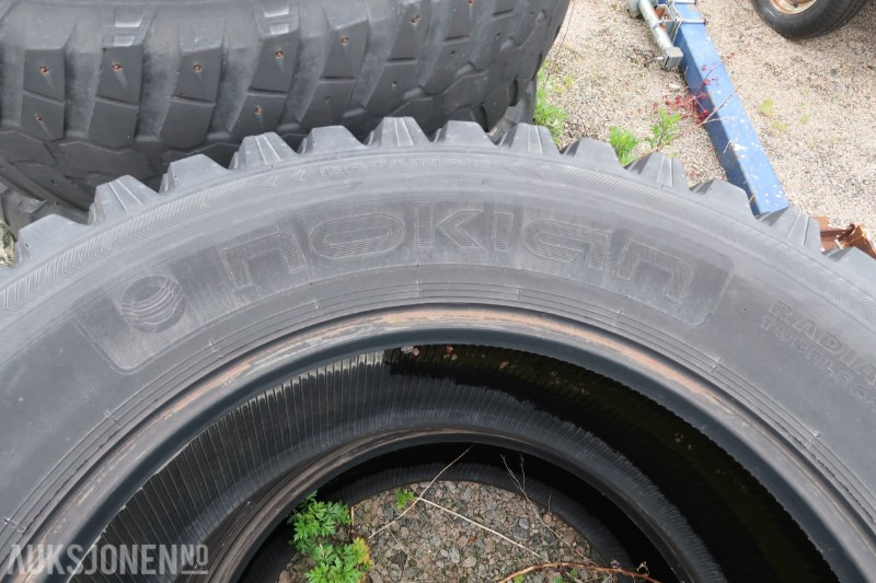 Nokian Tri-2 Piggdekk 480/80 R34 og hjulsett til Valtra - Machine agricole: photos 2 Nokian Tri-2 Piggdekk 480/80 R34 og hjulsett til Valtra - Machine agricole: photos 2
