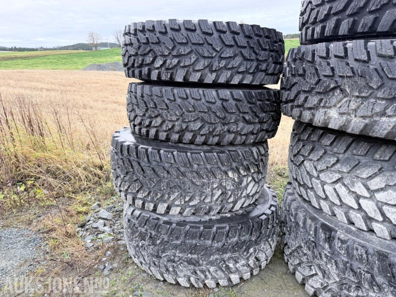 Nokian traktordekk med pigg - 4 stk - 440/80-28 og 540/80-38 - Machine agricole: photos 1 Nokian traktordekk med pigg - 4 stk - 440/80-28 og 540/80-38 - Machine agricole: photos 1