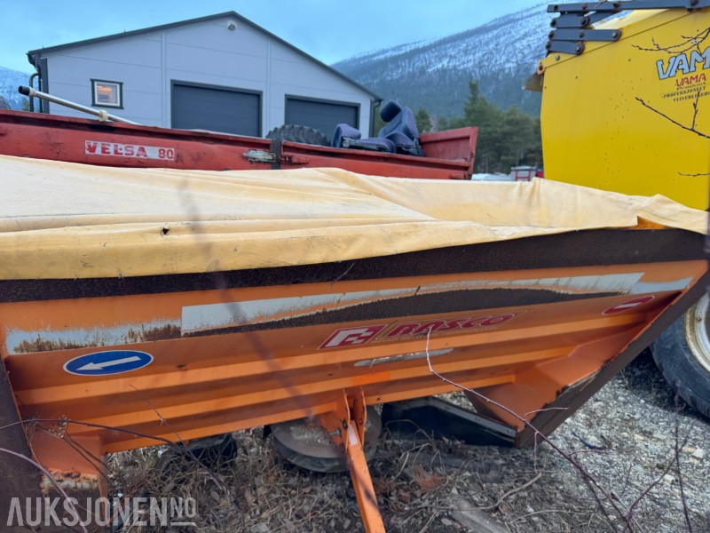 Rasco strøkasse med tallerkenspreder. Selvlastende med 3-punkt feste - Machine agricole: photos 1 Rasco strøkasse med tallerkenspreder. Selvlastende med 3-punkt feste - Machine agricole: photos 1