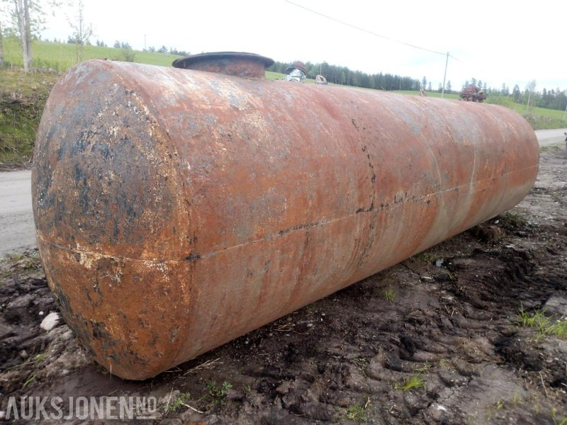 Stor tank av metall - Machine agricole: photos 3 Stor tank av metall - Machine agricole: photos 3