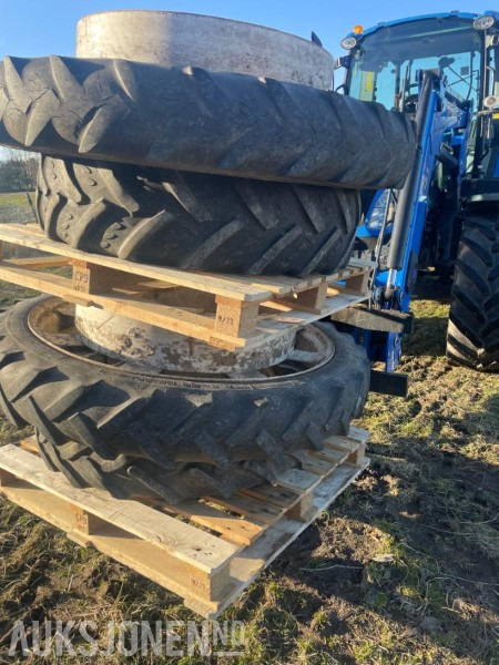 Tvillinghjul Case og New Holland Passer jxu, t5000, T5, farmall - Machine agricole: photos 1 Tvillinghjul Case og New Holland Passer jxu, t5000, T5, farmall - Machine agricole: photos 1