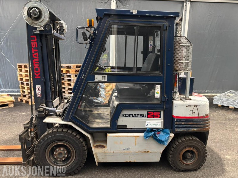 1993 Komatsu FD25T-11E dieseltruck - Matériel de manutention: photos 2 1993 Komatsu FD25T-11E dieseltruck - Matériel de manutention: photos 2