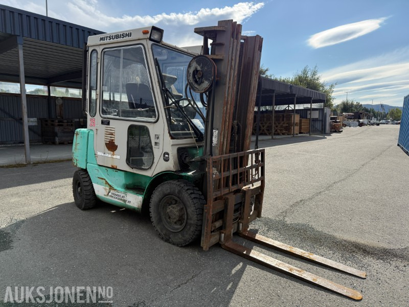 1993 Mitsubishi FD25 Gaffeltruck – 2,5 tonn - Matériel de manutention: photos 2 1993 Mitsubishi FD25 Gaffeltruck – 2,5 tonn - Matériel de manutention: photos 2